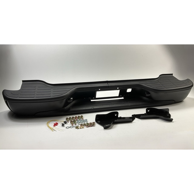 SCRATCHED SEE PHOTOS NEW AFTERMARKET GM1101115 Rear Bumper 00-06 Tahoe , Yukon