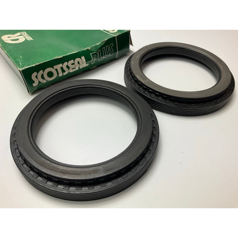 (2) Chicago Rawhide 43861 Rear Wheel Seals - 6.256'' OD X 4.375'' ID - 370019A